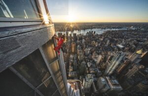PHOTO Close Up Of Jared Leto Scaling The Empire State Building