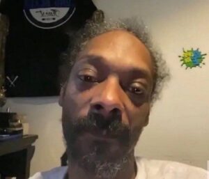 PHOTO Snoop Dogg Reacting To Everyone On The Internet That Thinks He's Lying About Planning To Stop Smoking