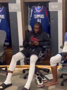 PHOTO Terance Mann Dead Serious Staring Down James Harden As He Walks In Clippers Locker Room For First Time