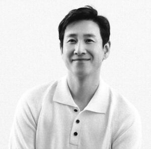 PHOTO Lee Sun-Kyun Looking Happy In Dress Golf Shirt Days Before Suicide