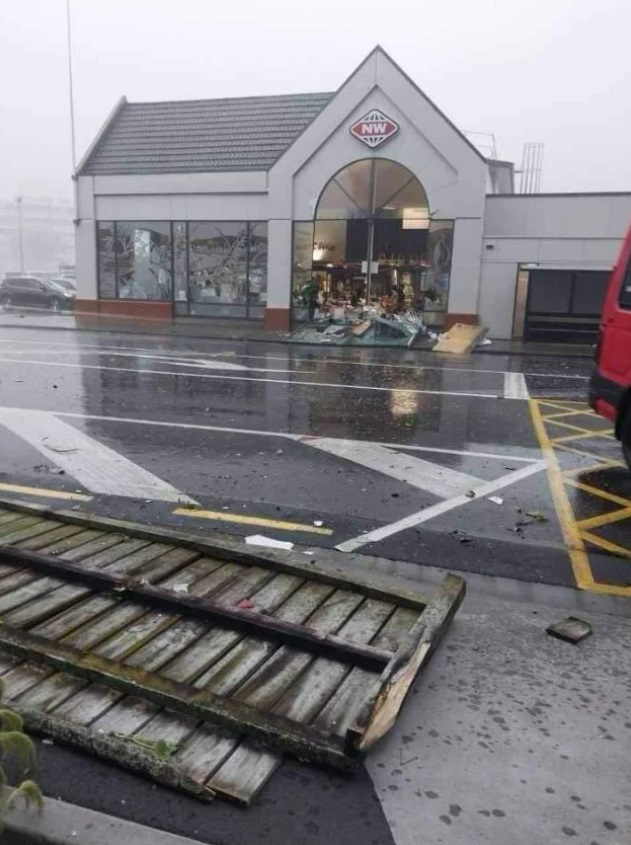 PHOTO Shopping Center Stores Damaged In Lower Hutt Earlier Today