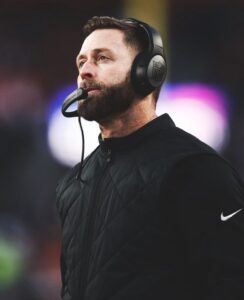 PHOTO How Kliff Kingsbury Will Come Out For His First Game Coaching The Chicago Bears In Freezing Weather