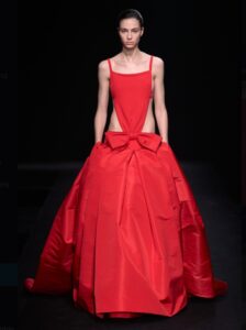 PHOTO Suki Waterhouse Wearing Valentino Couture At The Emmy Award