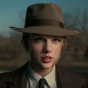 PHOTO Taylor Swift Dressed Up Like A Texas State Trooper