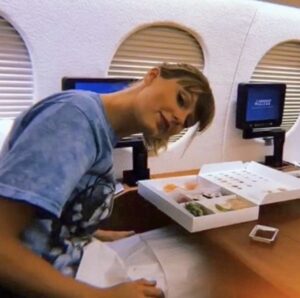 PHOTO Taylor Swift Eating Vegetables With Ketchup On Private Jet