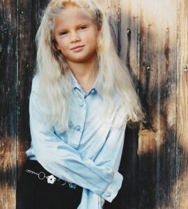 PHOTO 10 Year Old Taylor Swift Looking Very Very Innocent