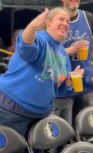 PHOTO Lady That's Mavericks Fan Trying To Get Kevin Durant To High 5 Her After Calling Him A B*tch