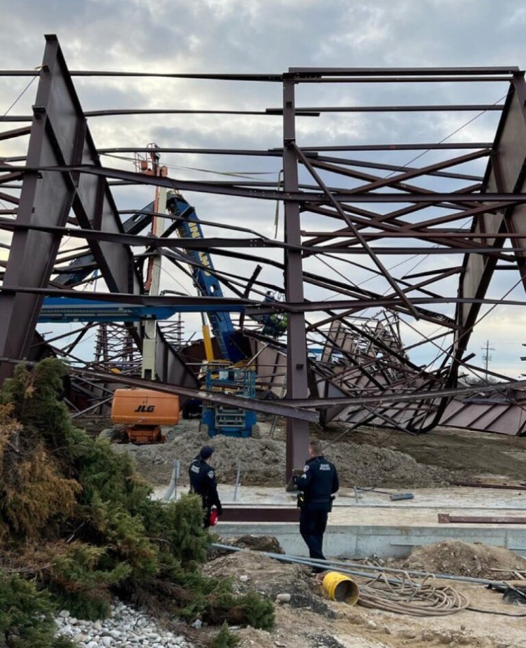 Photo Steel Just Crumbled Up And Collapsed On Top Of Each Other At Boise Idaho Hangar That Was 0384