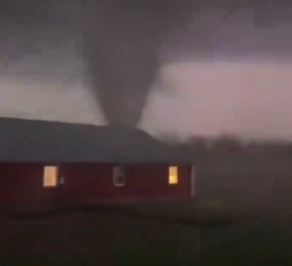 PHOTO Still Shot Of Tornado Touching Down In Indian Lake Ohio With No ...