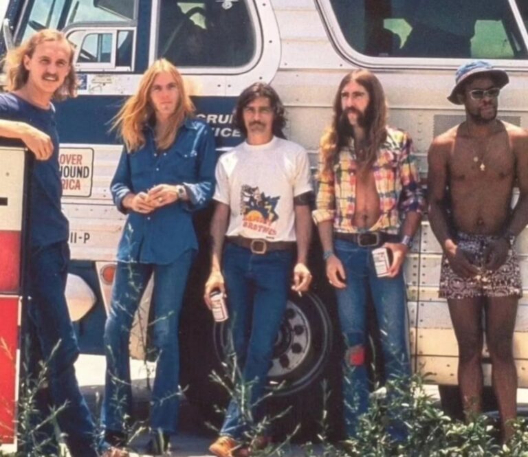 Photo Dickey Betts With The Allman Brothers Band On The Road In 1972 On 