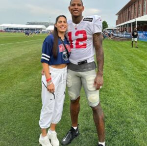 PHOTO Kelsey Plum At NY Giants Practice To See Darren Waller