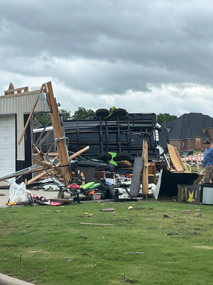 PHOTO Very Nice Neighborhood In Ardmore Oklahoma Had Serious Tornado ...