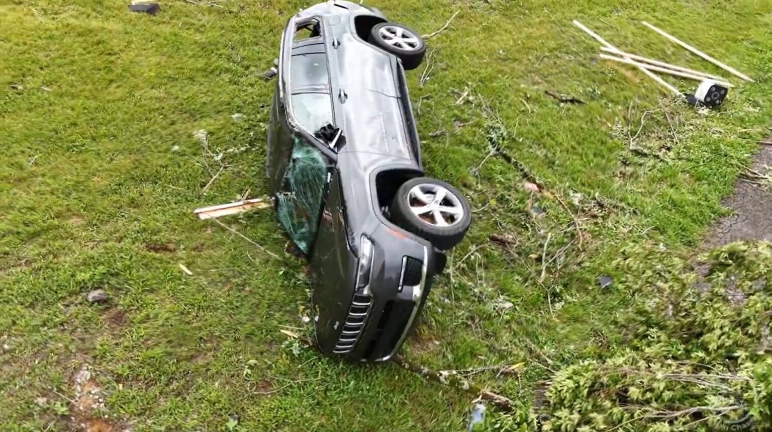 PHOTO Jeep SUV Flipped Over And Windshield Shattered From Columbia TN ...