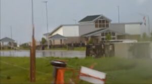 PHOTO Of Building Still Standing Despite Des Moines Iowa Tornado