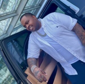 PHOTO Sean Kingston Getting Out Of His G Wagon With Super Luxury Interior