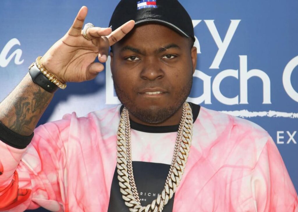 PHOTO Sean Kingston Throwing Up Gang Signs