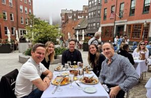 PHOTO Karen And Her Team Having Lunch Outside After Trial Like She's A Celebrity