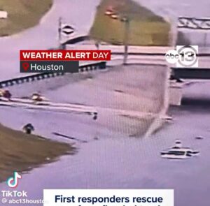 PHOTO Highway 288 In Houston Is Basically Still An Ocean After Hurricane