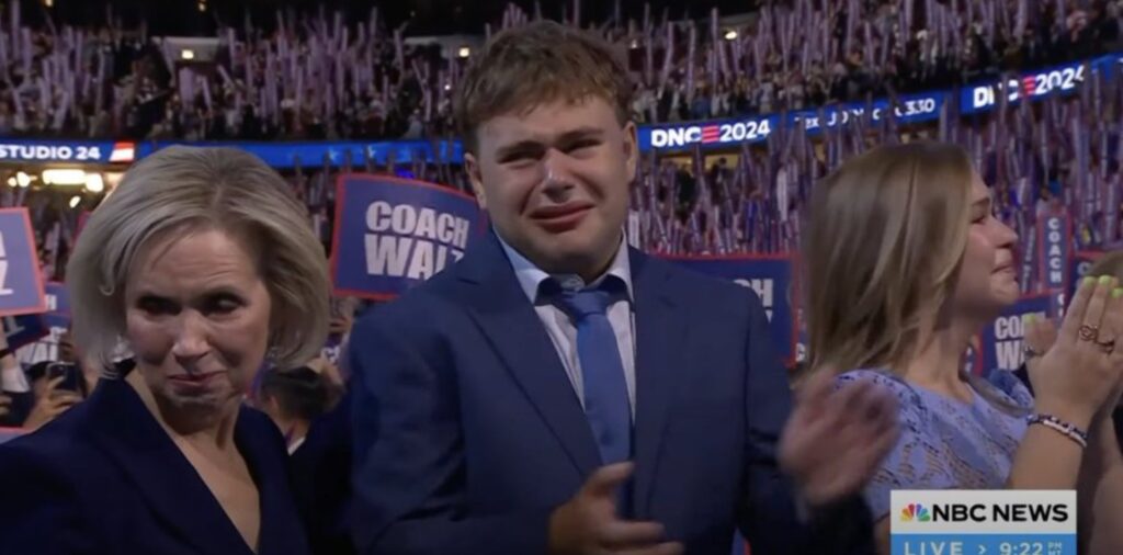 PHOTO Tim Walz' Son Pointing That's My Dad Despite Having Non-Verbal ...