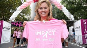 PHOTO Julie Chrisley Holding A Team Impact T-Shirt