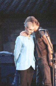 PHOTO The Time Kris Kristofferson Consoled Sinead O'Connor After She Was Booed Mercilessly For Telling The Truth On SNL In 1992