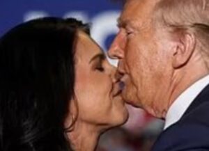 PHOTO Close Up Of Donald Trump Kissing Tulsi Gabbard