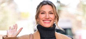 PHOTO Gisele Bündchen Wearing Scarf That Covers Her Entire Neck