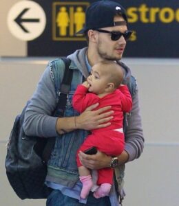 PHOTO Liam Payne Holding His Baby Son