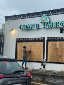 PHOTO St Petersburg Florida Bracing For Hurricane Milton By Boarding Up All Windows After They Just Got Hammered By Hurricane Helene