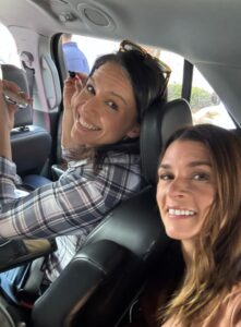 PHOTO Tulsi Gabbard Looking So Hot Doing Her Own Makeup In The Car On The Way To Donald Trump Event