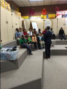 PHOTO Chauncy Glover Visiting An Elementary School