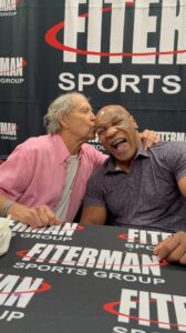 PHOTO Chevy Chase Kissing Mike Tyson On His Bald Head