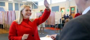 PHOTO Karoline Leavitt Looking Very Happy Giving A High Five