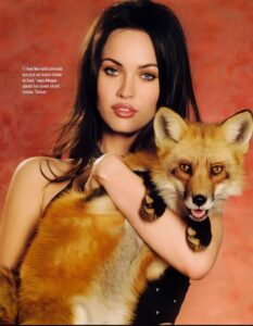 PHOTO Megan Fox Holding A Fox