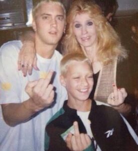 PHOTO Debbie Nelson With Eminem Flipping The Bird In The Kitchen