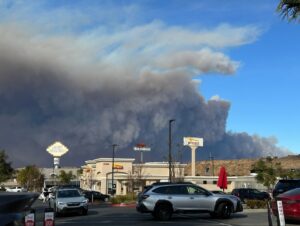 PHOTO In-N-Out Burger In Castaic California Threatened By Hughes Fire