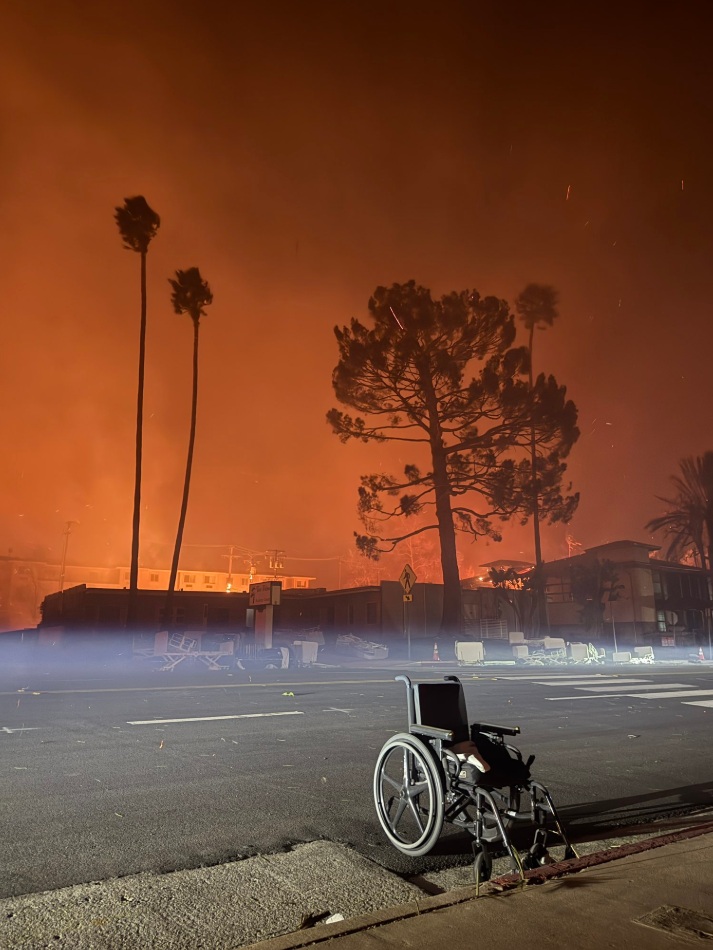 PHOTO McDonald's Restaurant In Altadena California Is One Fire As The ...