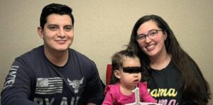 PHOTO Adan Manzano And His Wife With Their Young Daughter