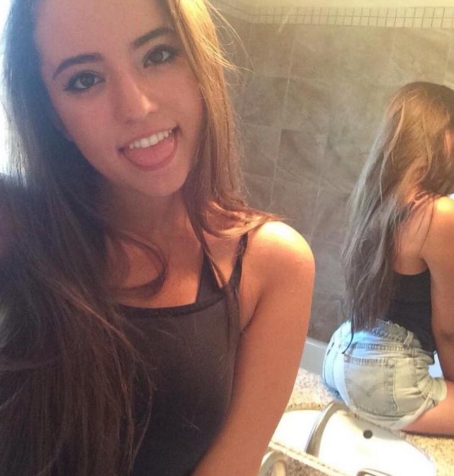 PHOTO Ashley St Clair Showing Off A Great View Of That Ass In Mirror Selfie