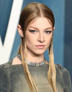 PHOTO Hunter Schafer Wearing A Choker Necklace Like She's A Real Girl