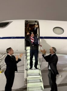 PHOTO Marc Fogel Getting Off The Plane In DC