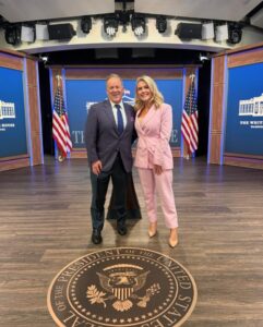 PHOTO Sean Spicer With Karoline Leavitt In The White House