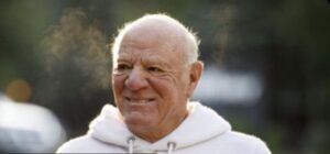 PHOTO Barry Diller Wearing A Gay Boy White Fleece Hoodie