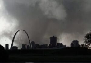 PHOTO Gateway Arch In Background Of Tornado Touching Down Is Breathtaking