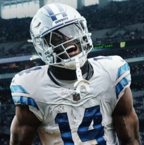 PHOTO George Pickens In A Dallas Cowboys Uniform