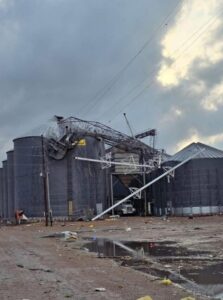 PHOTO Giant Tanks In Grinnell Kansas Destroyed By Tornado