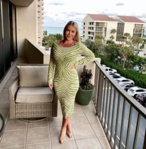PHOTO Karoline Leavitt Wearing Green Dress While Posing On Deck Of Apartment In Paradise