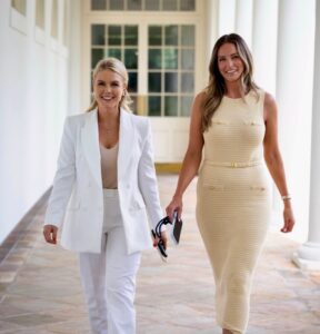 PHOTO Karoline Leavitt Looks Even Shorter When Walking With White House Staffers