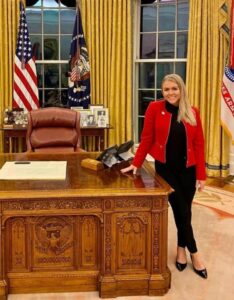 PHOTO Karoline Leavitt Wearing Narrow Black Shoes In Oval Office Like She's Ready For The Vegas Dance Floor