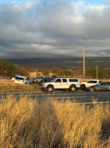 PHOTO People Lined Up Outside Oprah's Gate In Maui